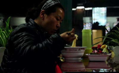 Обычный день женщины - водителя грузовика Обычный день женщины - водителя грузовика