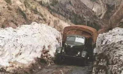 Автомобиль FAW CA10 (Jiefang CA10) автомобиль FAW CA10 фото