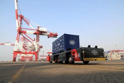 FAW Jefang создал беспилотную погрузочную платформу беспилотная погрузочная платформа FAW в порту