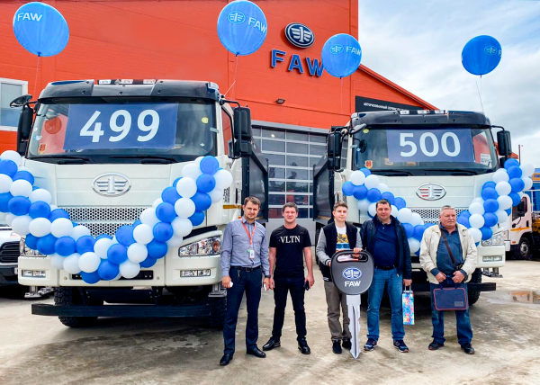 Юбилейные самосвалы ООО "Соникавто" Юбилейные самосвалы ООО "Соникавто"