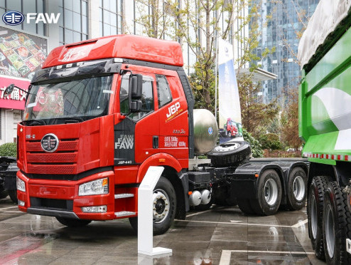 Седельный тягач FAW J6 LNG 6Х4