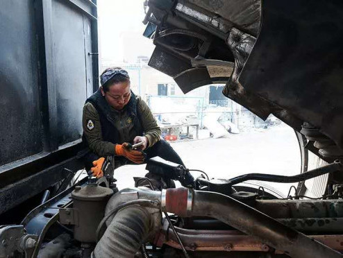 Обычный день женщины - водителя грузовика